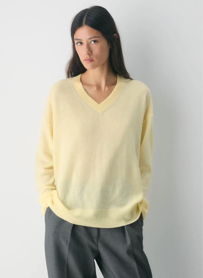 Aritzia Feather Cashmere Relaxed V-Neck Sweater M NWT - photo 4