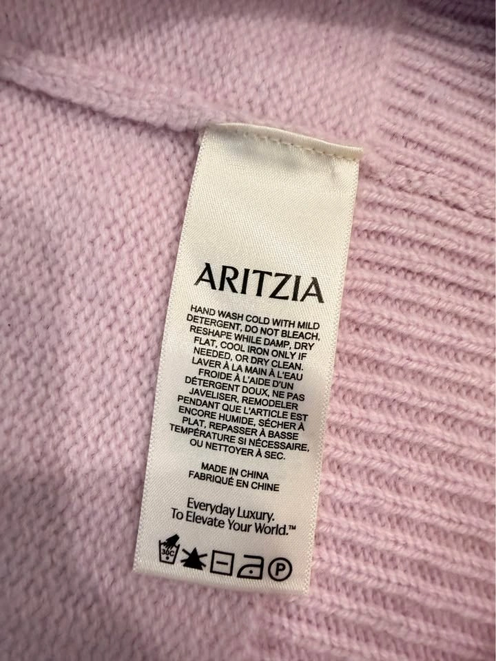 Aritzia Plush Cashmere Oversized Turtleneck Sweater Size L NWOT - photo 3