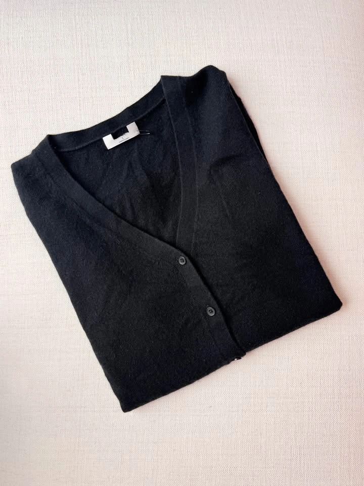 Aritzia Bare Cashmere Vneck Cardigan Size L NWOT - photo 3