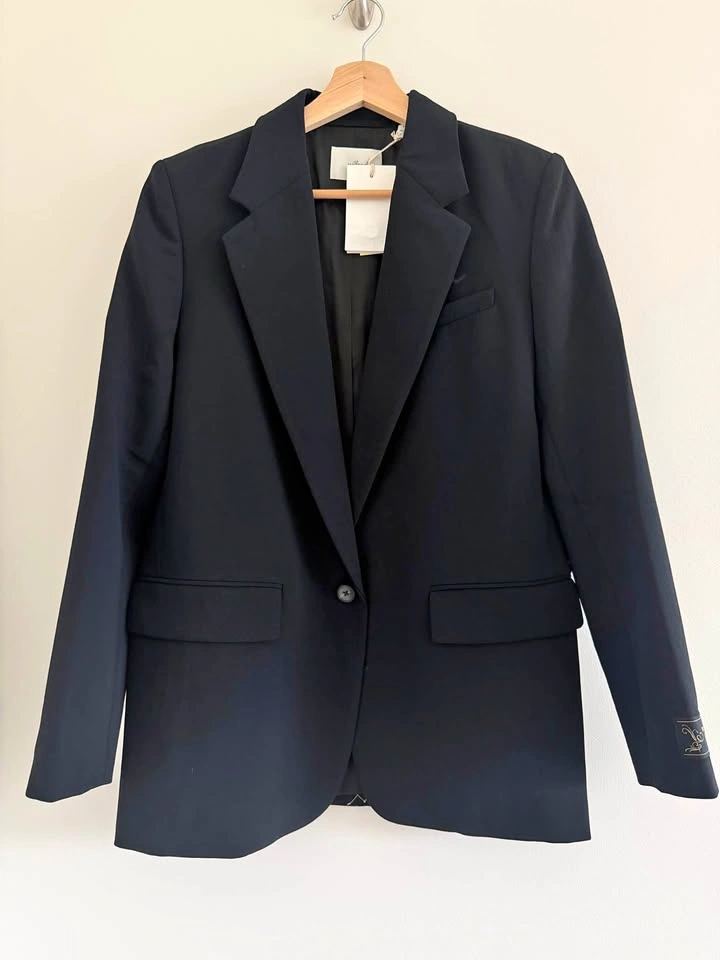 Aritzia Generation Blazer Size 2 NWT