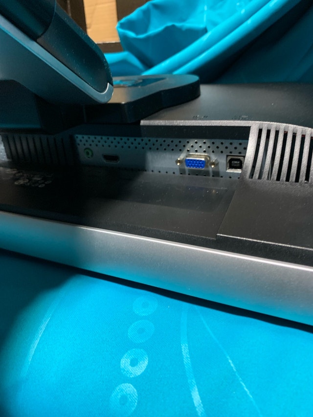 HP W2207h Monitor - photo 2