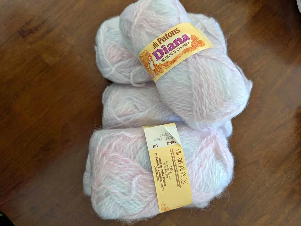 Knitting yarn, 5 skeins