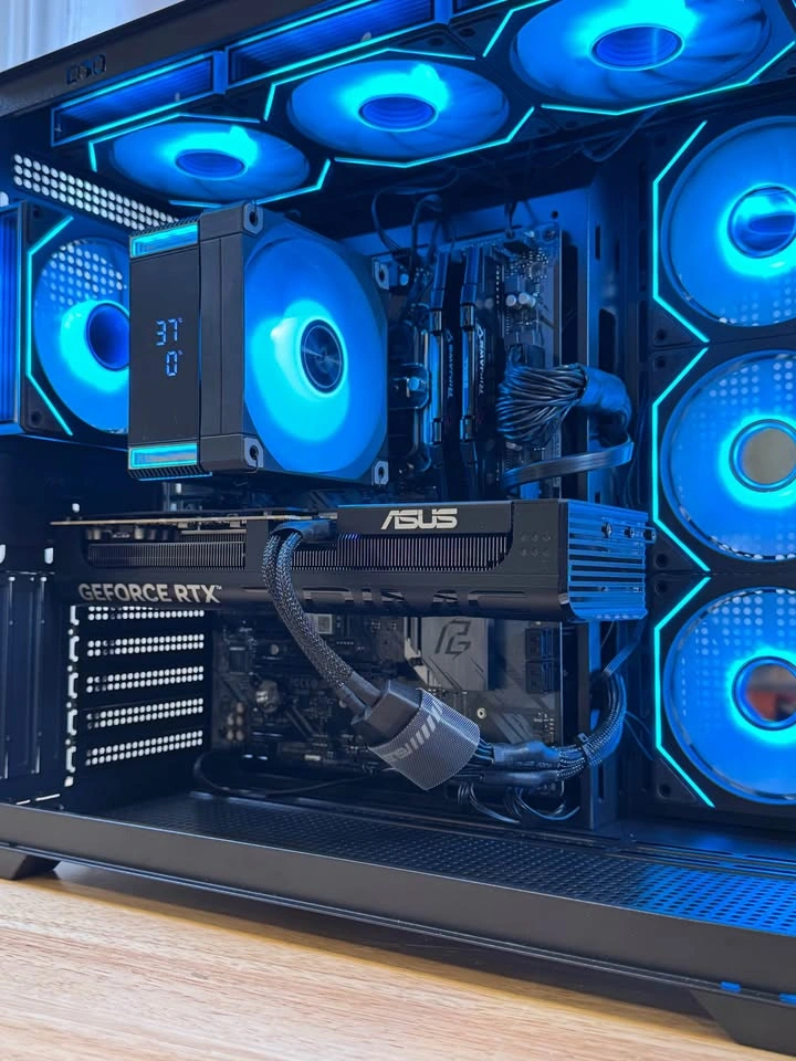RTX 5070 PC - Ryzen 7 5800x | 32GB RAM | 1TB SSD - photo 2