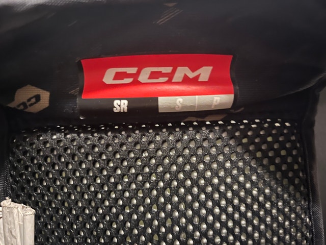Goalie Chest Protector - CCM Axis 2 sr small - photo 2