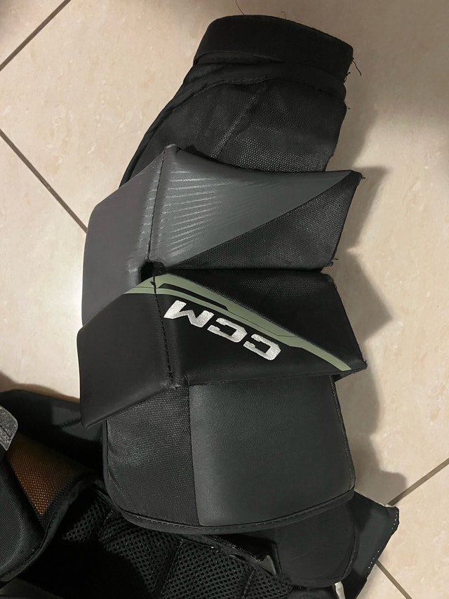 Goalie Chest Protector - CCM Axis 2 sr small - photo 4