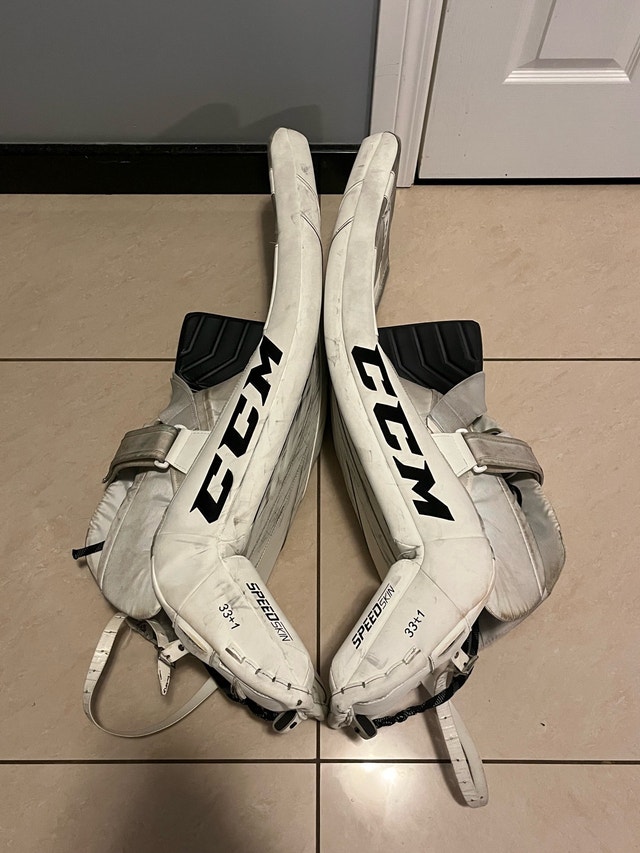 CCM Axis 1.9 Goalie Pads & Intermediate Gloves (Senior 33+1) - photo 5