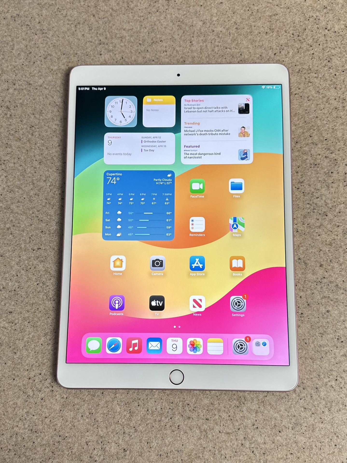 iPad Pro 1st Gen 10.5" 64GB Rose Gold - $160 OBO - photo 2