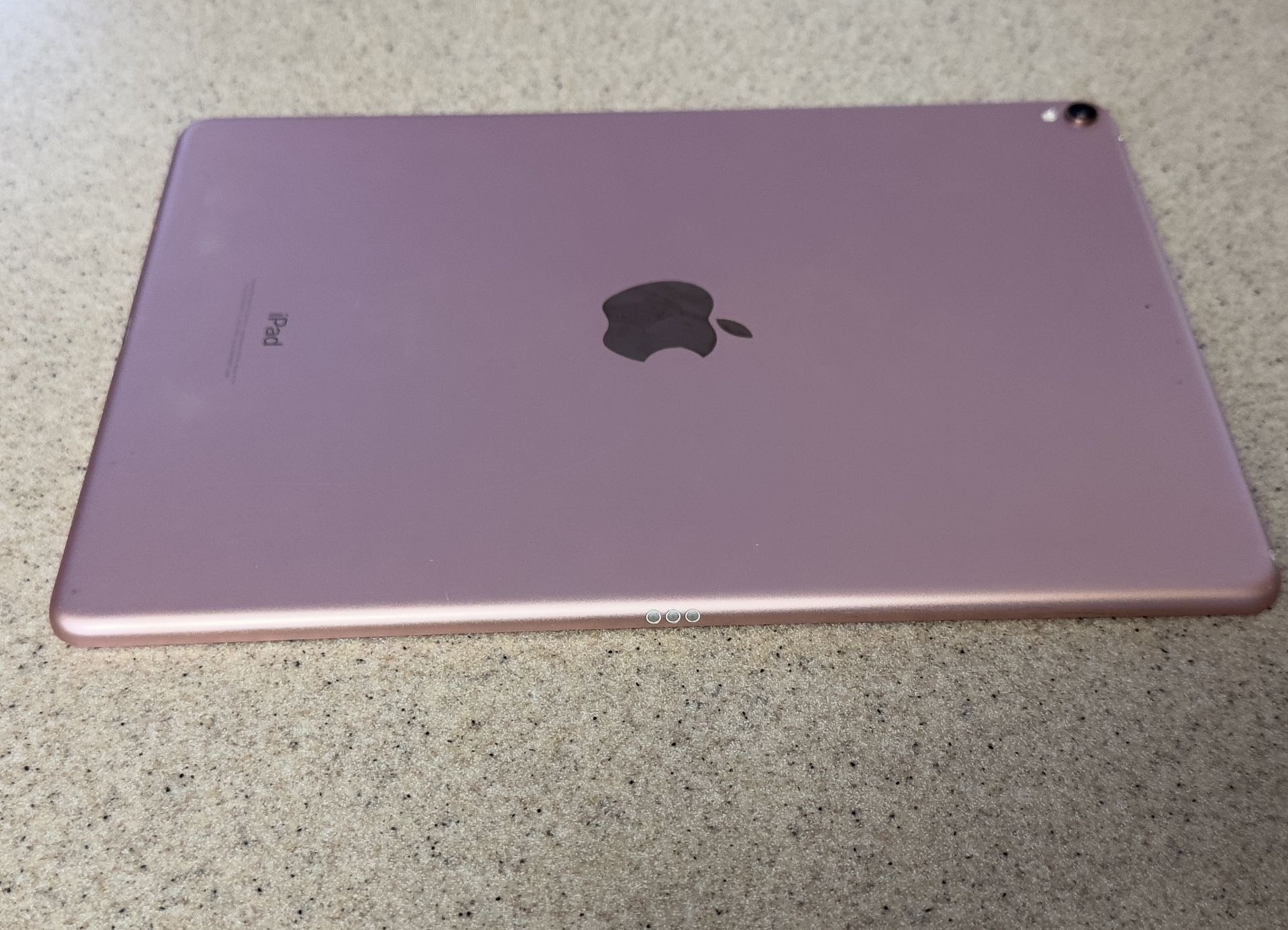 iPad Pro 1st Gen 10.5" 64GB Rose Gold - $160 OBO - photo 4