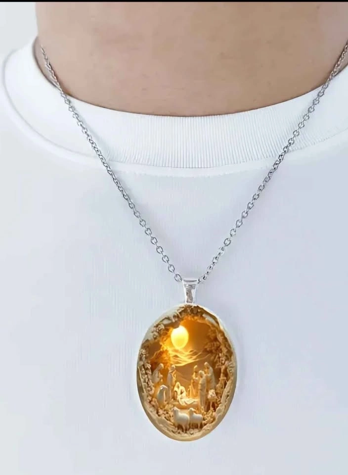 Exquisite Glass Birth of Jesus Manger Necklace - photo 3