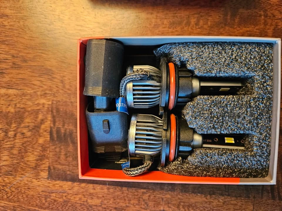 9007 / HB5 LED Headlight Bulb Kit – One Good, One Defective - photo 4