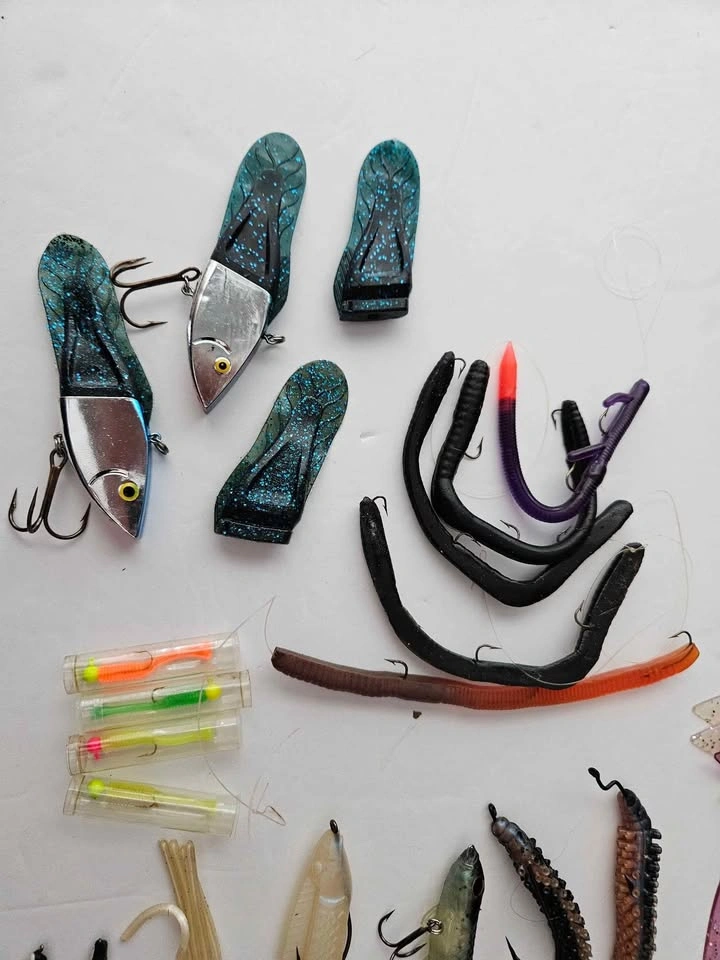 Assorted Pre-hooked Soft Bait and Non Hooked Soft Bait - price f - photo 2