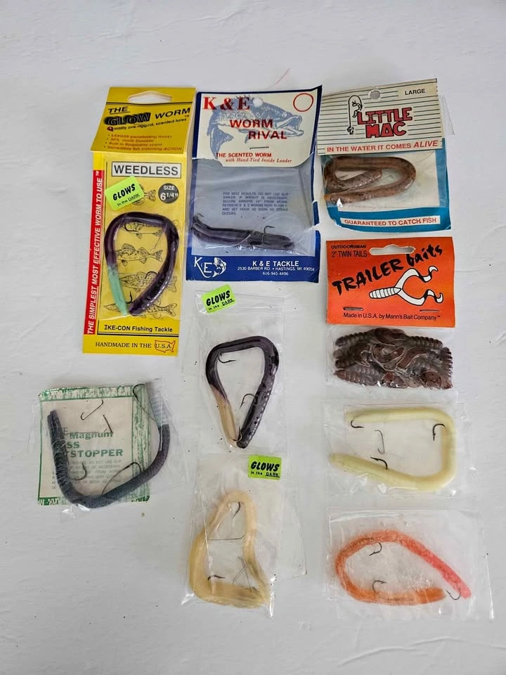 New Assorted Pre-hooked Fishing Worms. Price for all shown 🎣🎣🎣