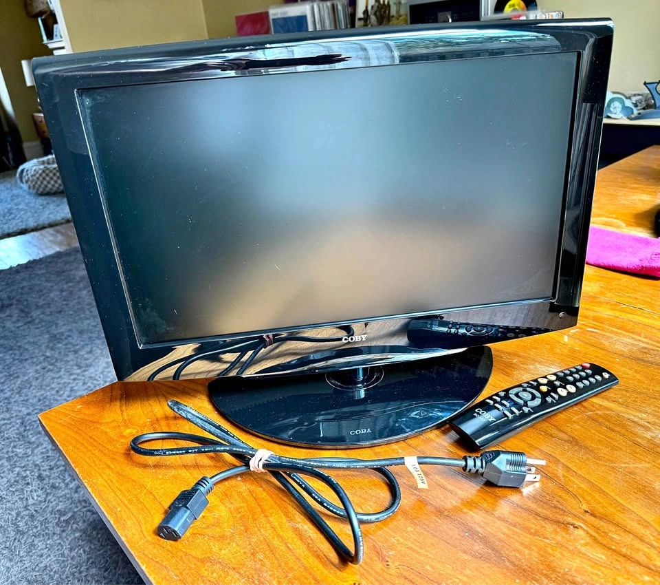 Cody 19” LCD TV - excellent condition