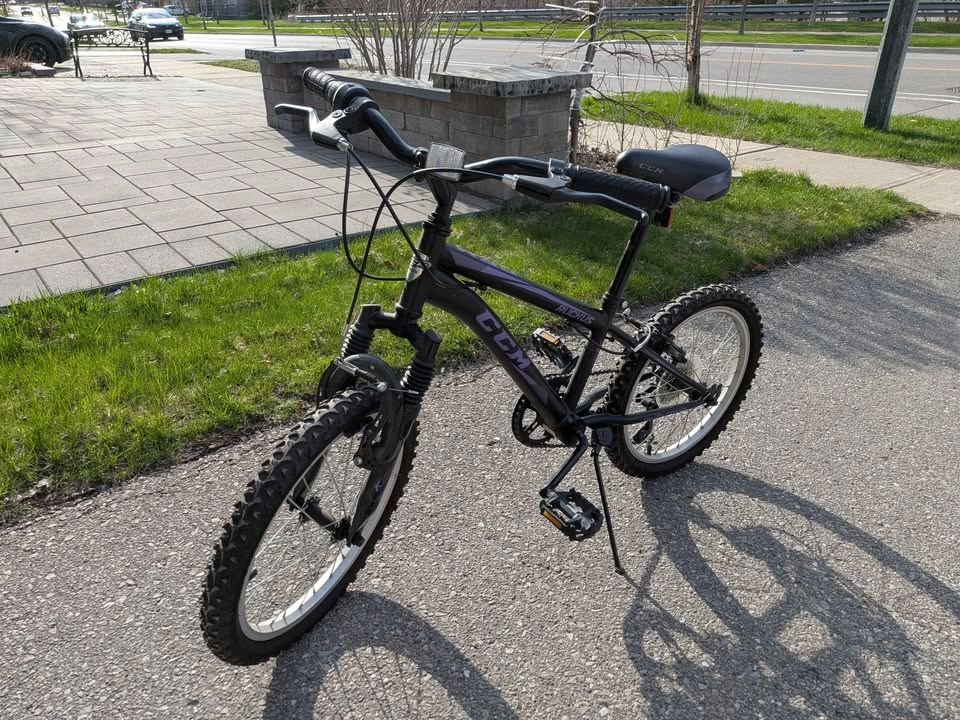 CCM Ruckus 18" Kid's Bike - photo 2