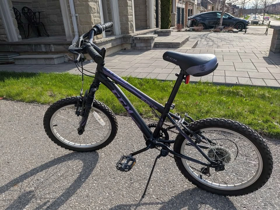 CCM Ruckus 18" Kid's Bike - photo 3