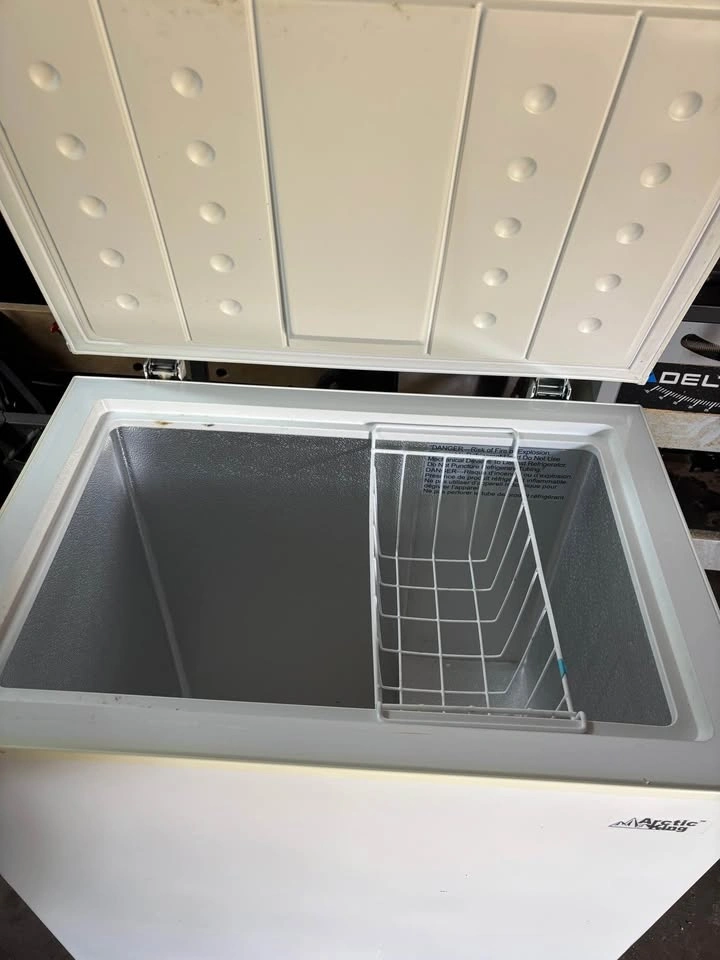 Arctic King Chest Freezer - photo 2
