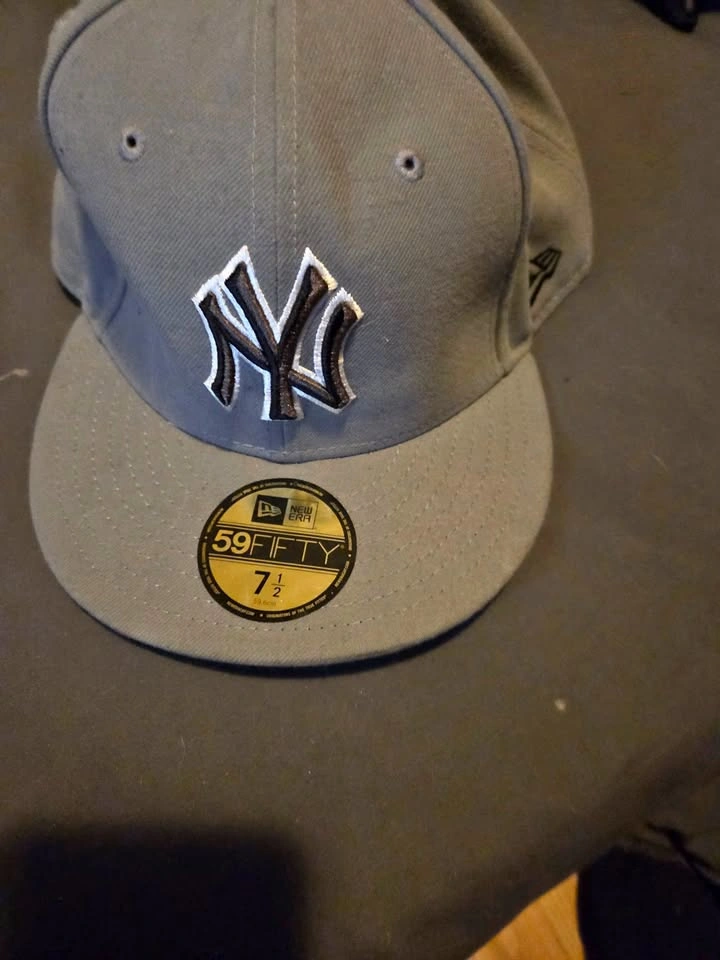 New Era 59FIFTY New York Yankees Fitted Hat - Size 7 1/4