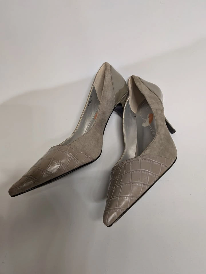 Tahari Raylin II Grey Leather and Suede Heels - photo 3