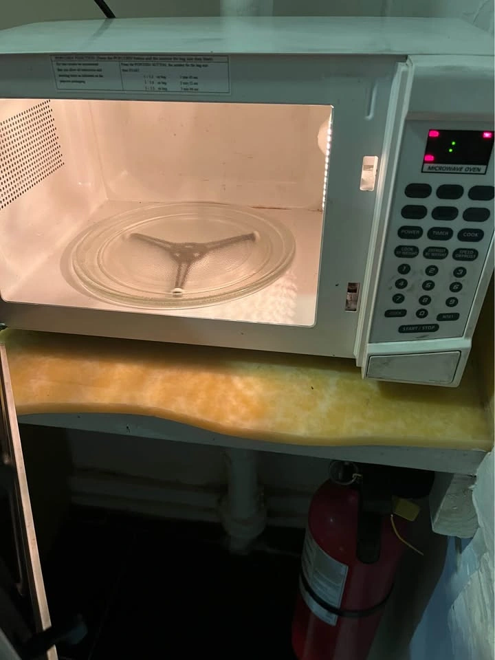 Avanti Electronic Microwave with Touch Pad. 2nd hand. - photo 2
