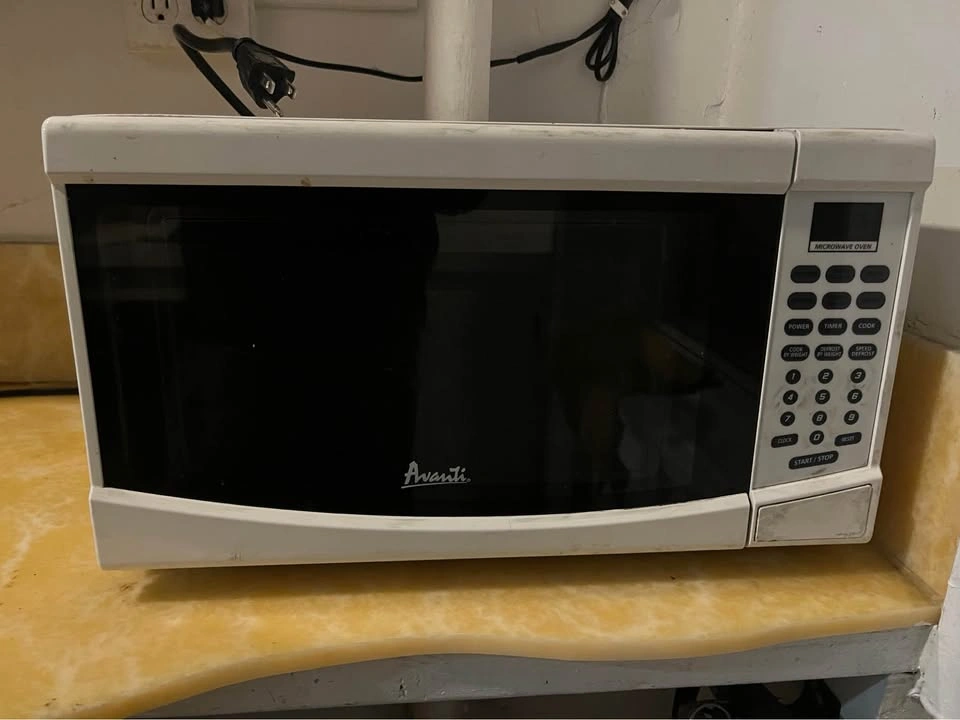 Avanti Electronic Microwave with Touch Pad. 2nd hand. - photo 3