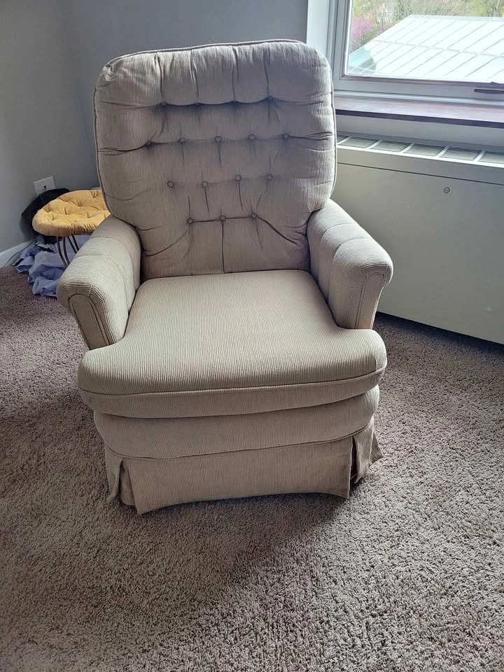 Rocking chair, swivels