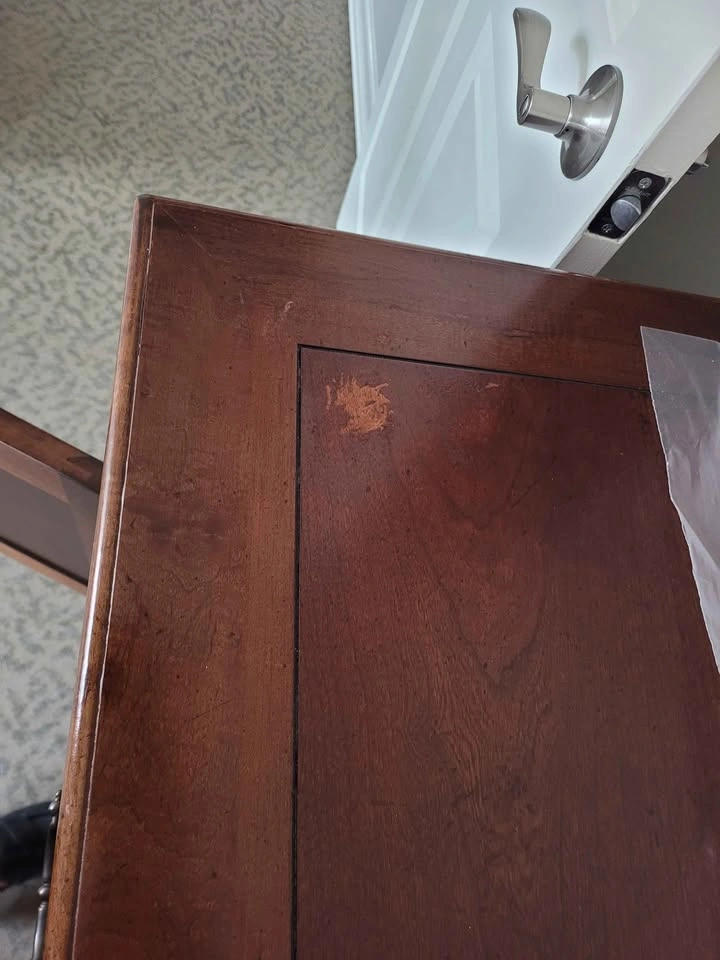 Large Stanley Dresser - Solid Wood, Lock & Key - photo 4