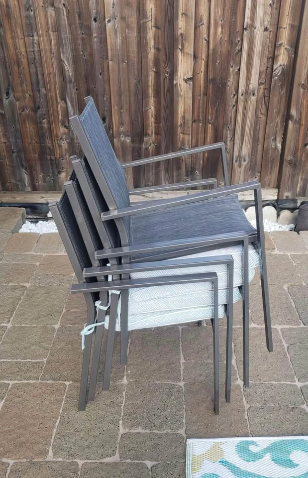 Outdoor Patio 4-Seater with Umbrella - photo 2