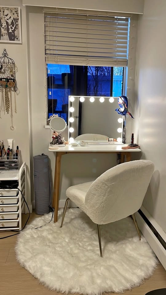 Modern Makeup Table / Console / Stand