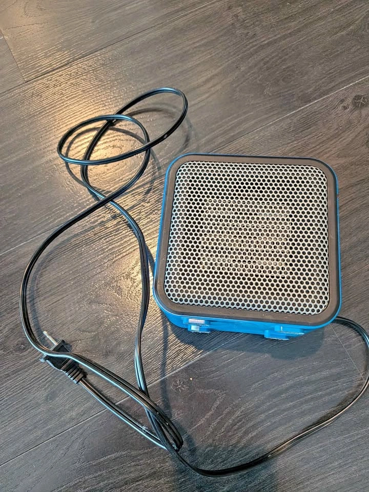 Amazon Basics 500-Watt Small Space Heater