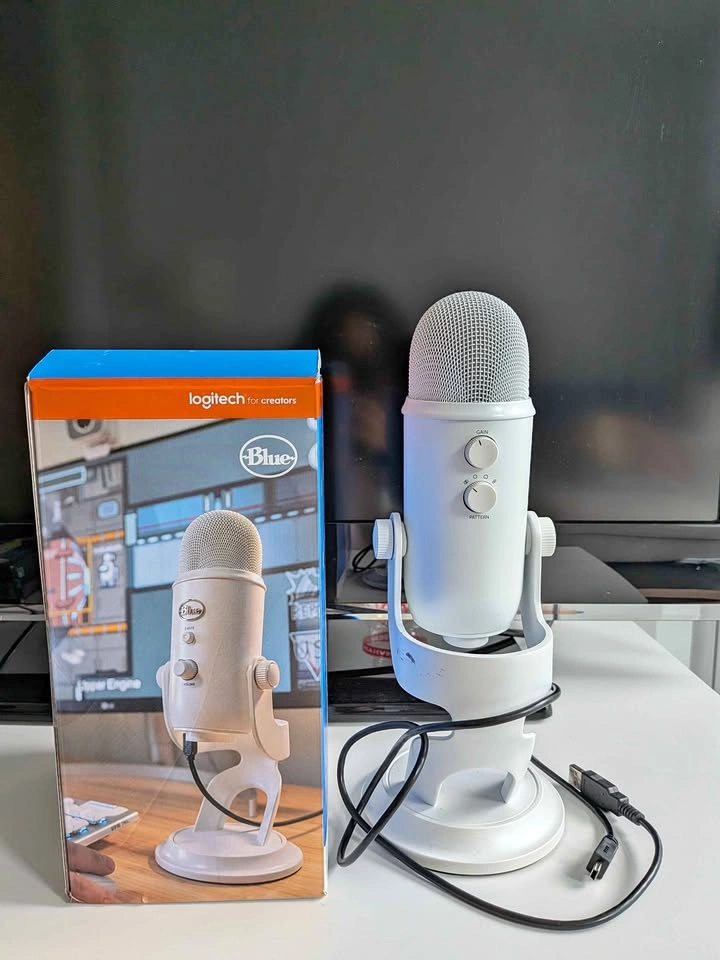Logitech Yeti Premium USB Microphone