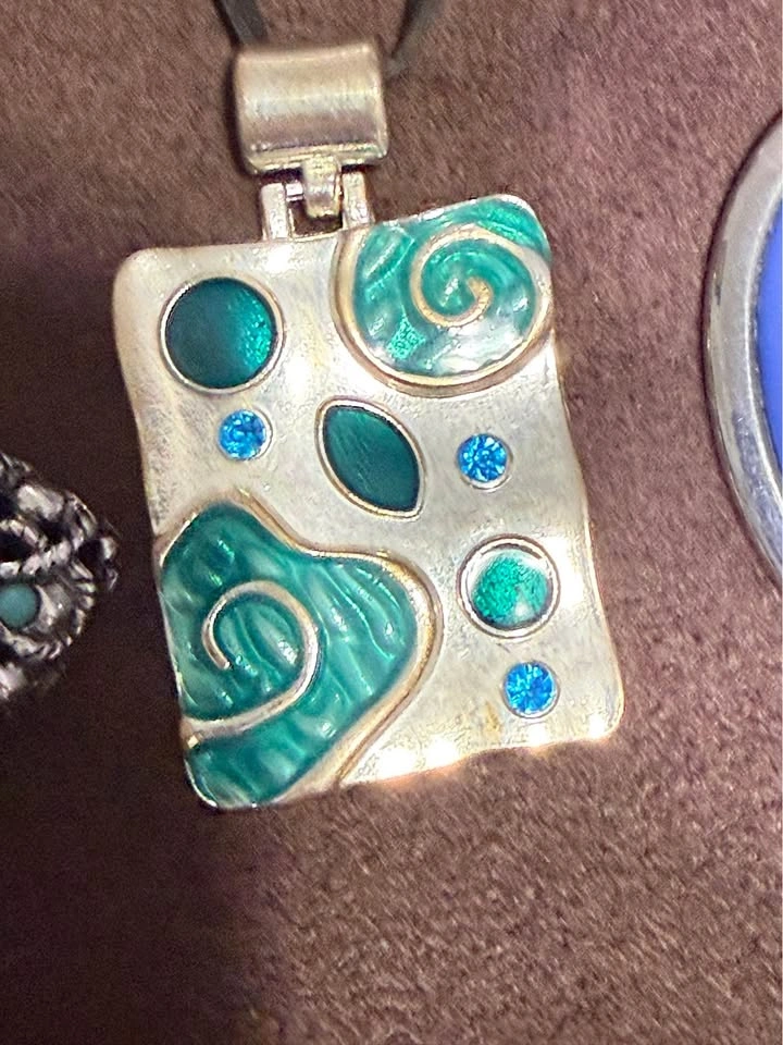 Costume Jewelry Pendants - photo 4