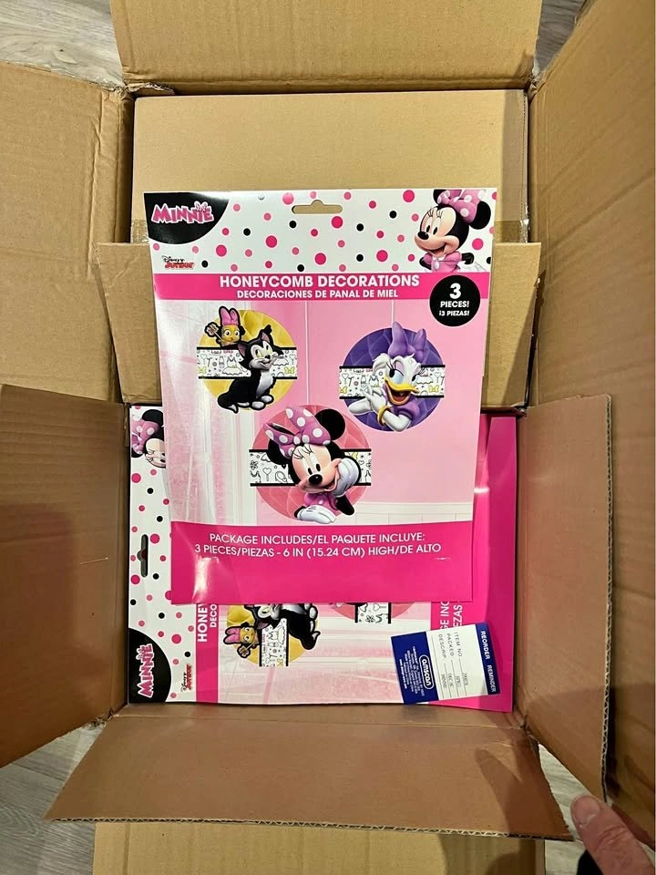 Brand New Minnie Mouse Hanging Party Decorations BOX (48 Pcs) - photo 2