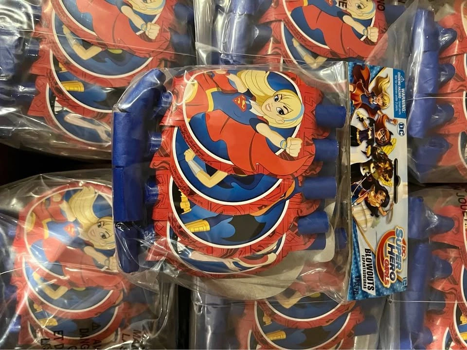 DC Girls Superheroes Party Blowers BOX (108 packs) - photo 2