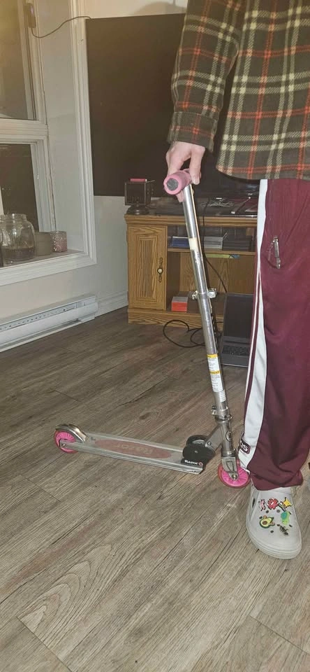 Razor Foldable Scooter - photo 2