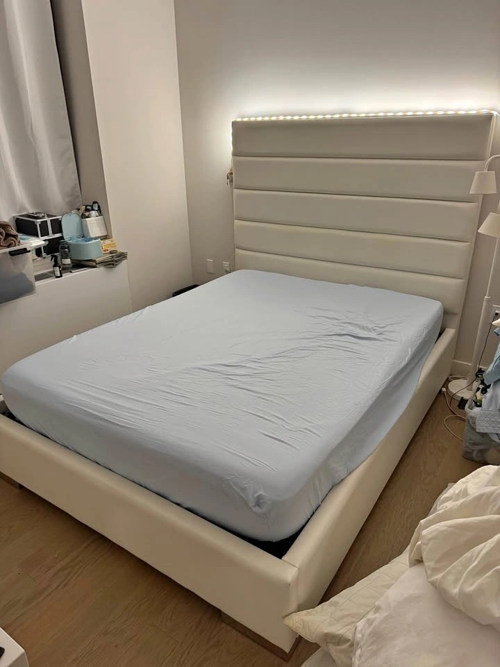 Modani White Leather Upholstered Bed Frame with Storage - Queen