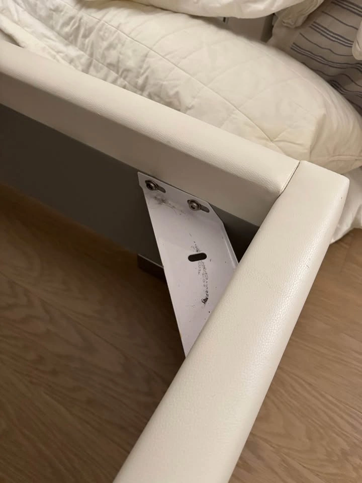 Modani White Leather Upholstered Bed Frame with Storage - Queen - photo 3