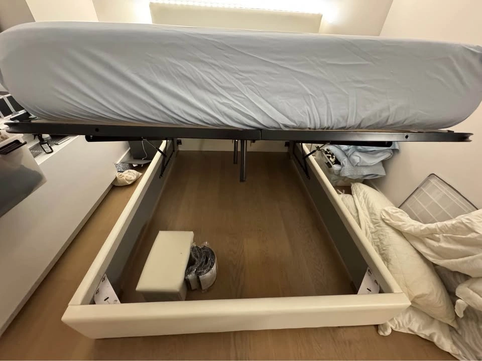 Modani White Leather Upholstered Bed Frame with Storage - Queen - photo 5
