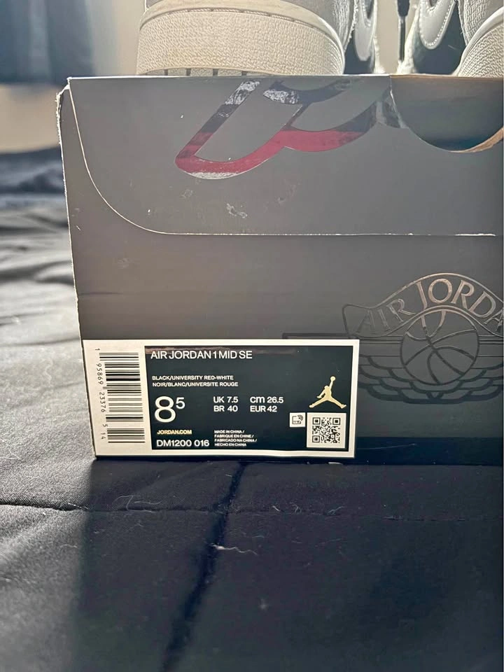 Air Jordan 1 Mid SE Black Grey White Mens 8.5