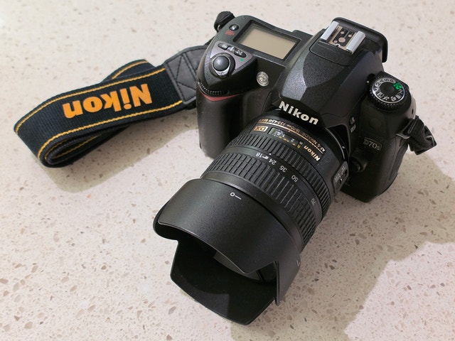 Nikon D70s DSLR Kit with 18-70mm Lens & SB-600 Flash - photo 2