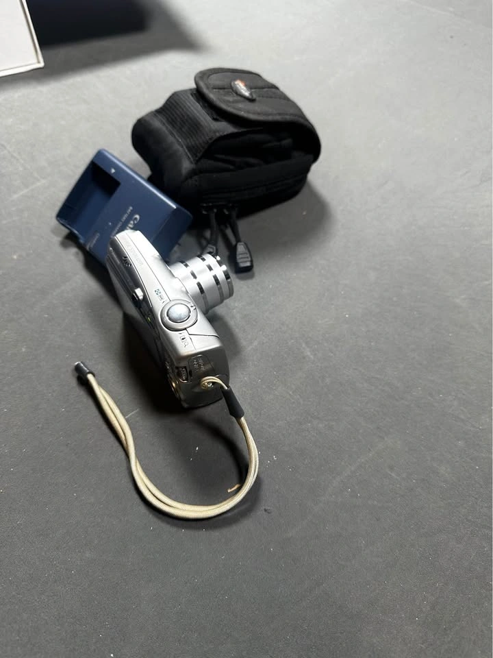 Canon PowerShot SD850 IS Digital ELPH Camera w Charger & Case - photo 3