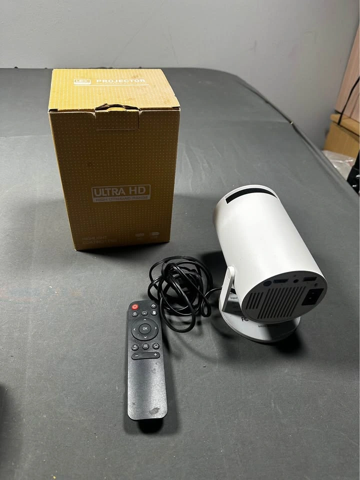 Ultra HD LED Projector with remote - photo 2