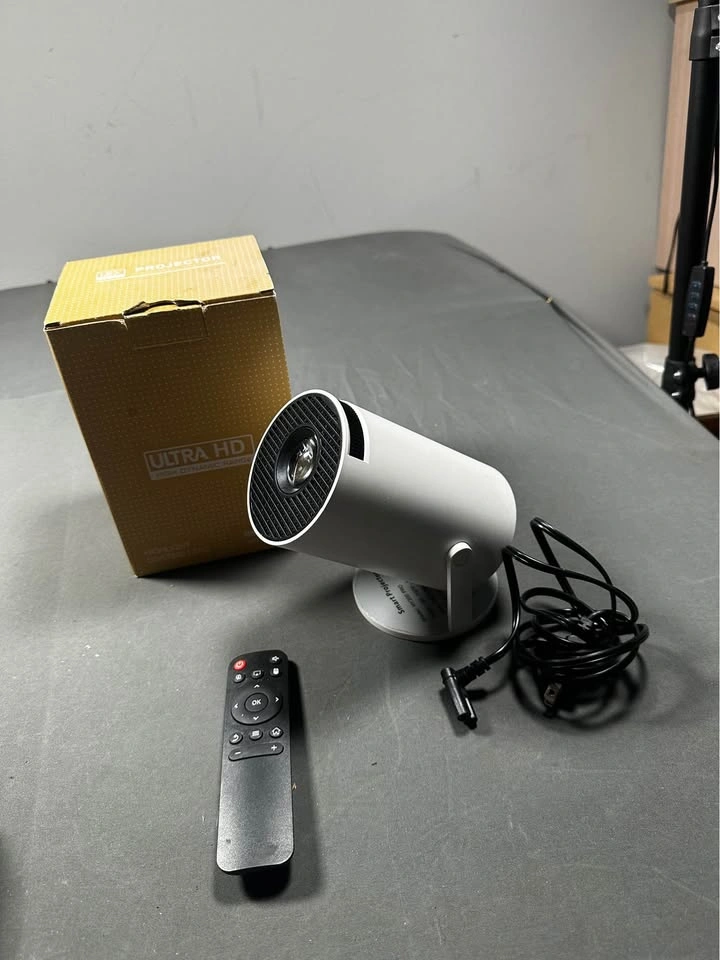 Ultra HD LED Projector with remote - photo 4