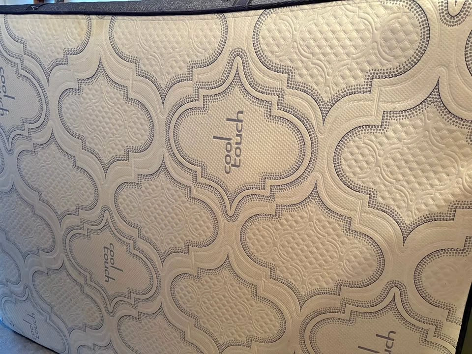 Queen Size Cool Touch Mattress & Box Spring Set