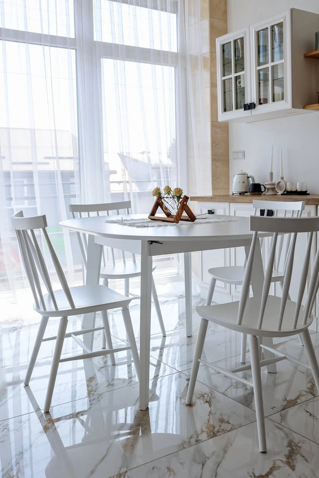 Round Extendable Dining Table - White - 39" to 54" - NEW