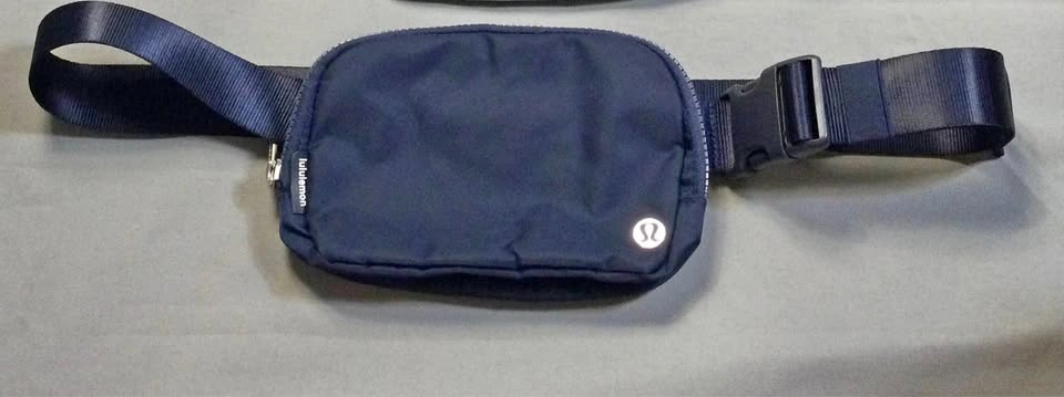 Lululemon Everywhere Belt Bag Navy