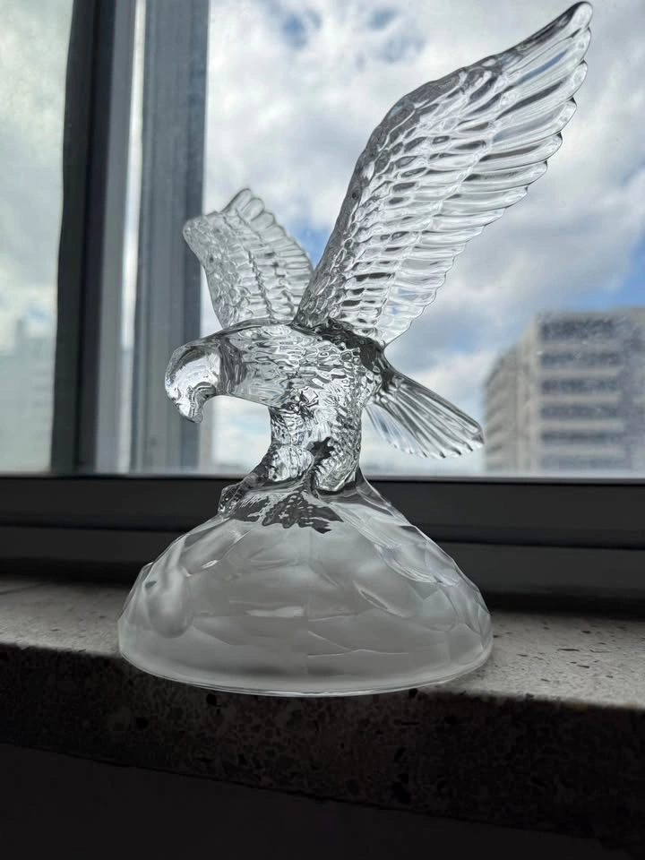 GLASS EAGLE STATUE - photo 5