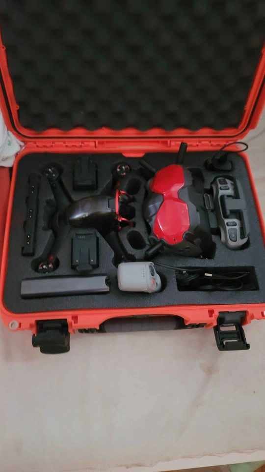 DJI FPV Drone - NEVER FLOWN - Full Fly More Combo + Motion Contr - photo 3