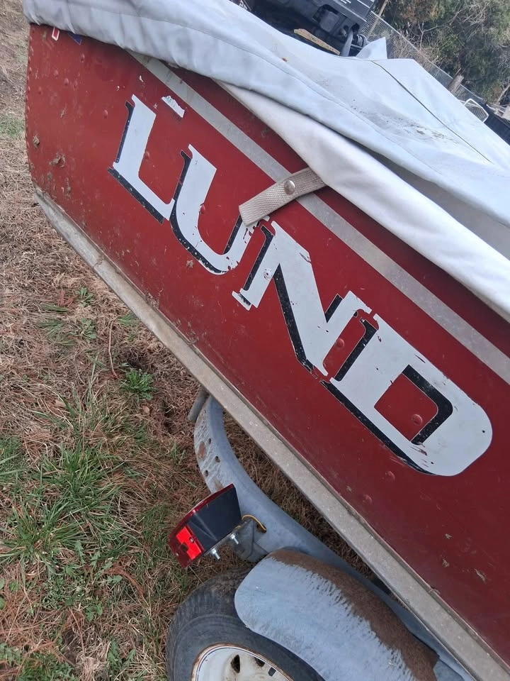 1987 Lund Boat with Motor and Trolling Motors - photo 2