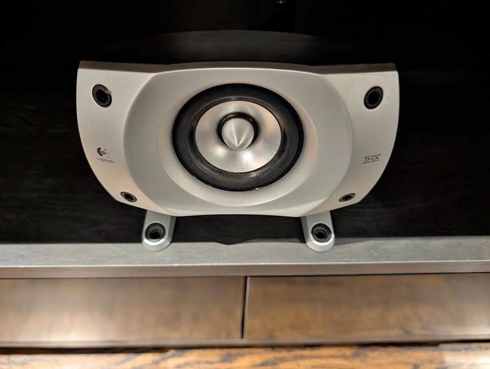 Logitech Z5500 THX 5.1 Surround Sound System w/ Subwoofer Isolat