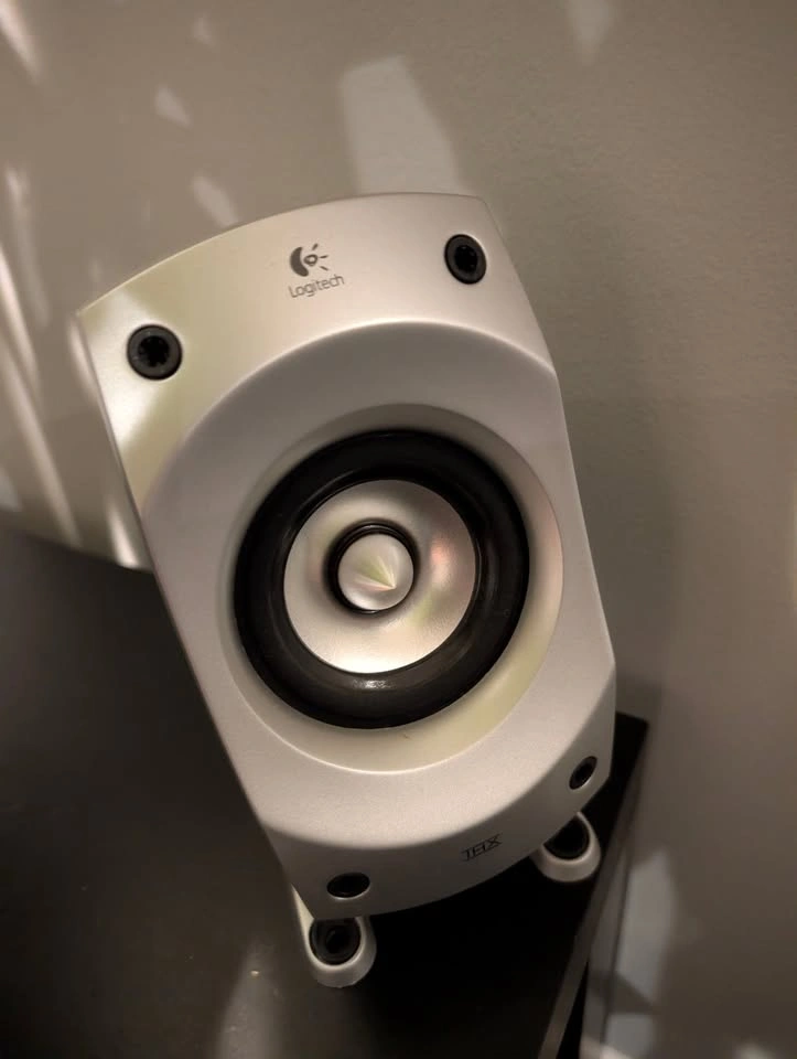 Logitech Z5500 THX 5.1 Surround Sound System w/ Subwoofer Isolat - photo 3